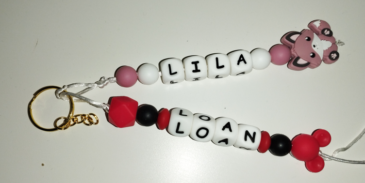 Porte-clés personnalisé en bois, silicone et perles crochet