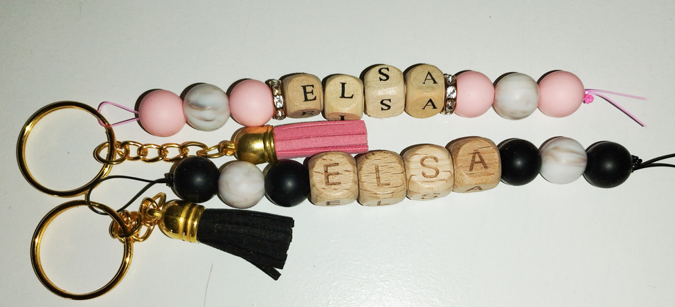 Porte-clés personnalisé en bois, silicone et perles crochet
