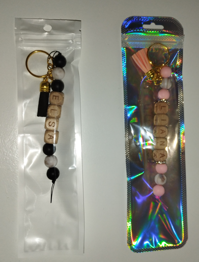 Porte-clés personnalisé en bois, silicone et perles crochet