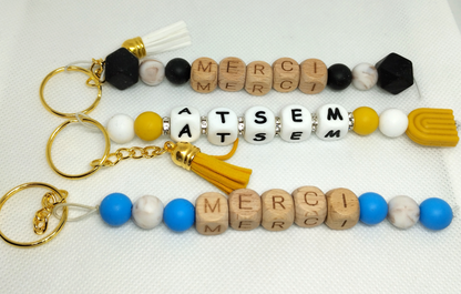 Porte-clés personnalisé en bois, silicone et perles crochet