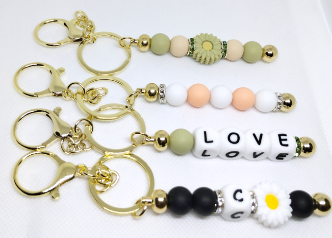 Porte-clés personnalisé en bois, silicone et perles crochet