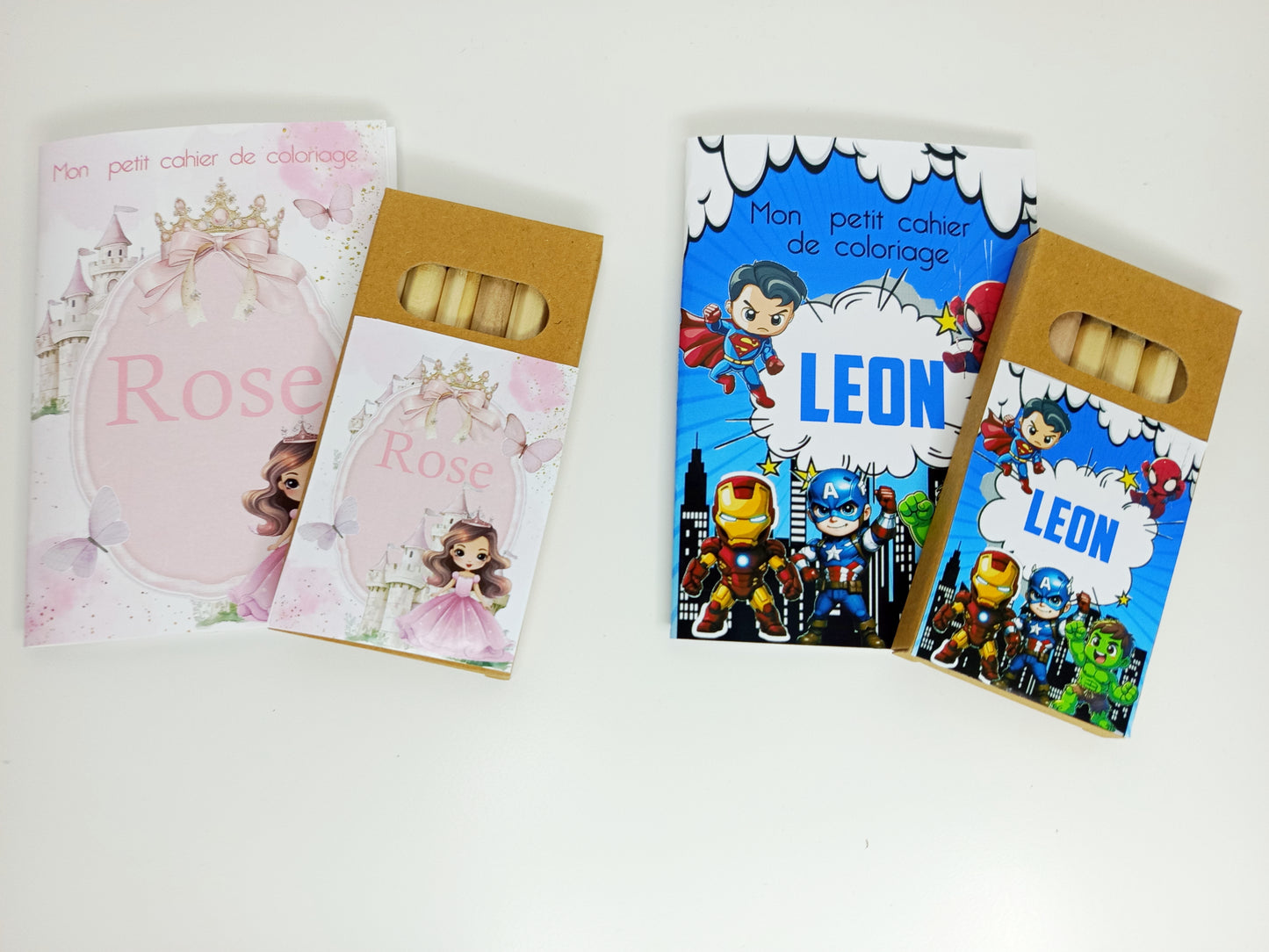 Mini cahier de coloriage avec ses crayons de couleurs personnalisé  (x2)