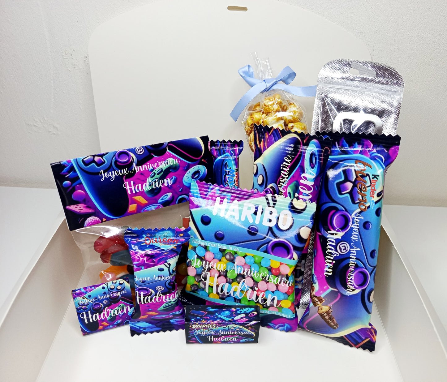 Box gourmande anniversaire personnalisée à offrir (X 10 articles),