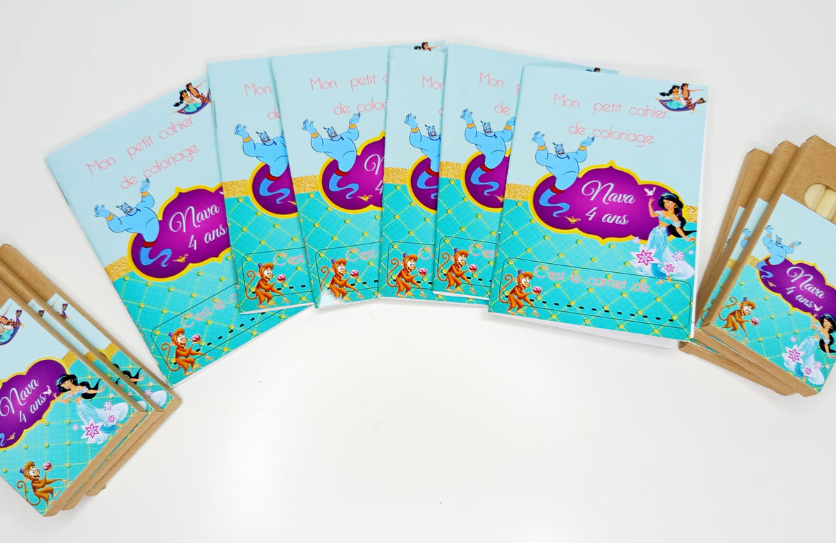 Mini cahier de coloriage avec ses crayons de couleurs personnalisé  (x2)